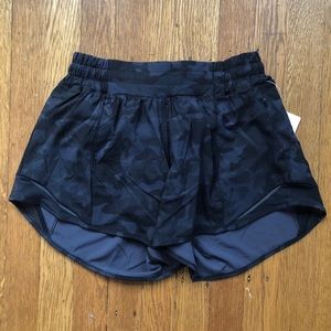 Lululemon Hotty Hot 4” shorts, grey/black camo